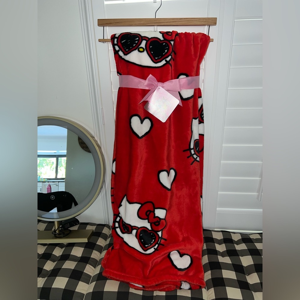 Hello Kitty Valentines Blanket